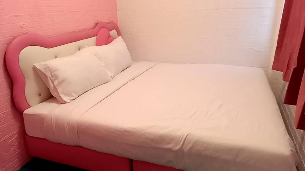 D​ Luck​ Hostel
