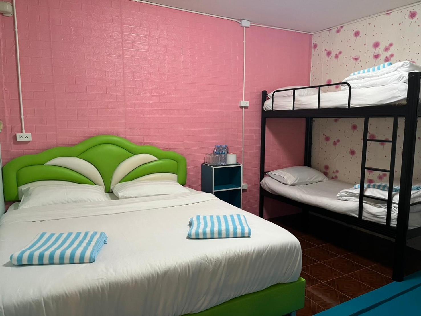 Hostel D​ Luck​